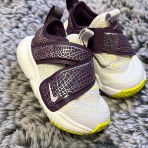 Nike Kids Sneakers in Purple and White